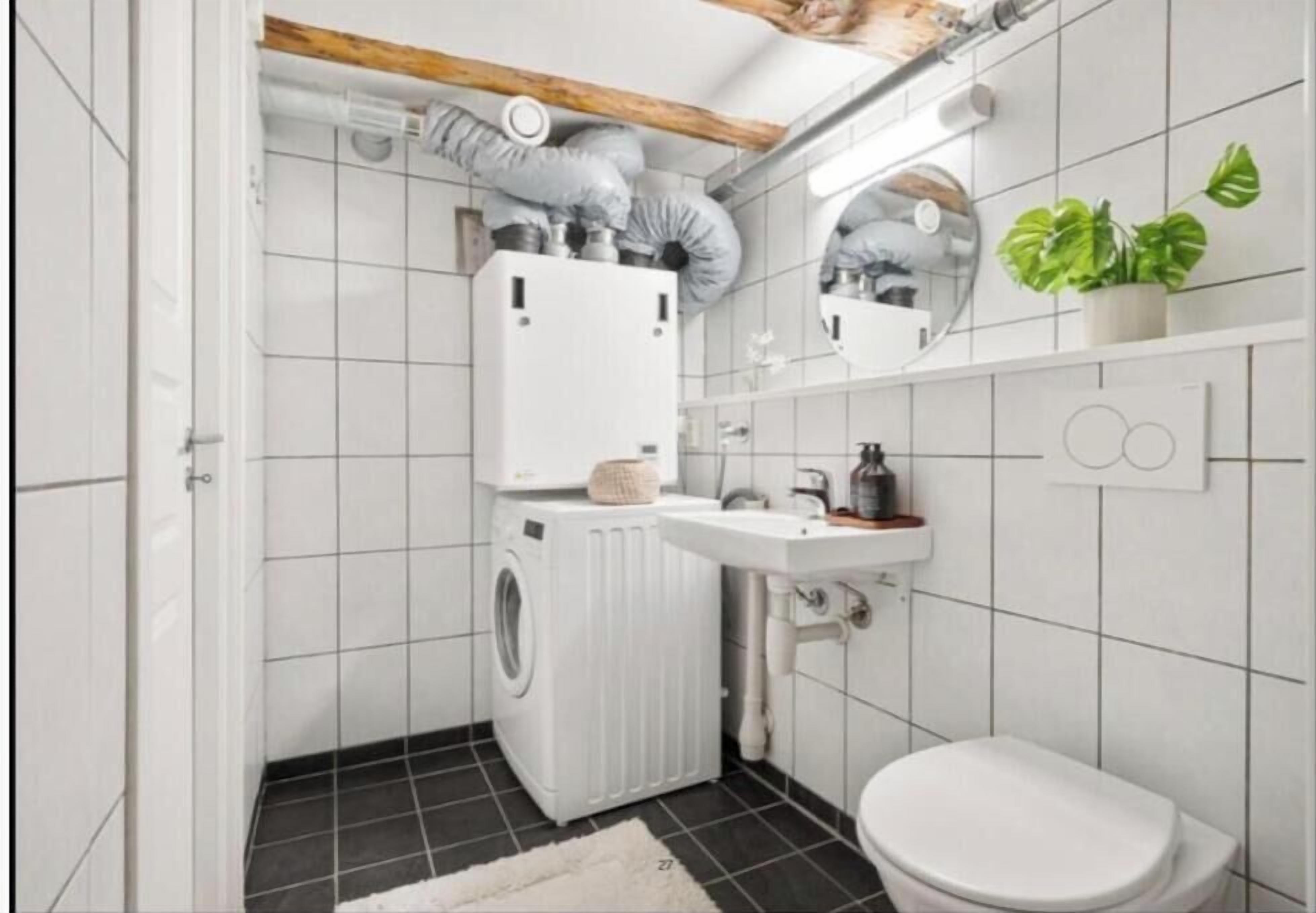 Dusj, hårføner, håndklær og såpe