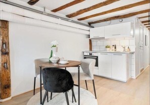 Dining - Canal View – Central Apartment with a View of the Water in the Heart of Trondheim (Trøndelag)