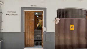 Exterior detail - Apartment 'Casa Lotte, Centro Histórico,ac' with Balcony, Wi-Fi and Air Conditioning (Sanlúcar de Barrameda)