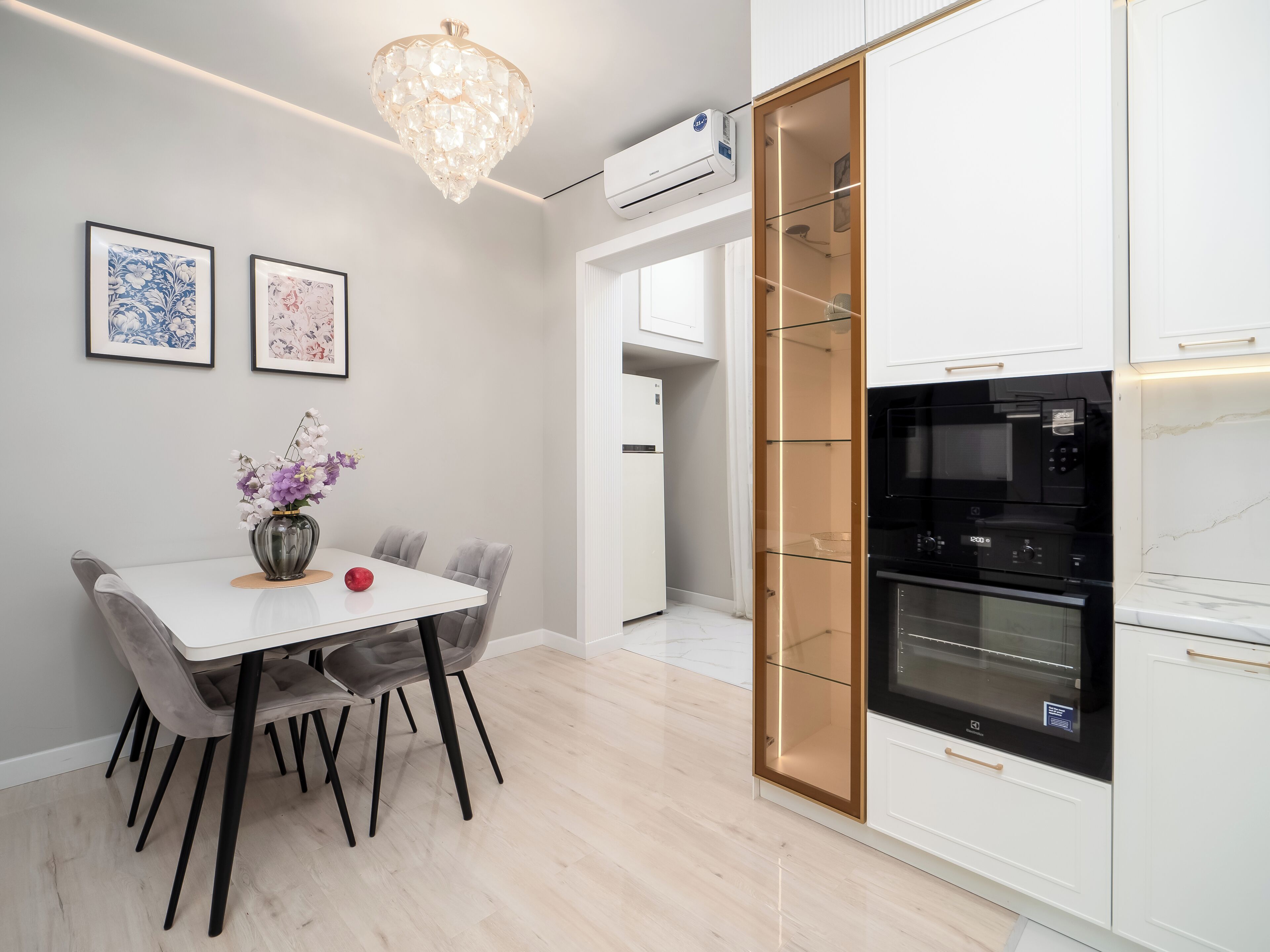 Apartment, 2 Bedrooms, Private Bathroom, Mountain View | Dining