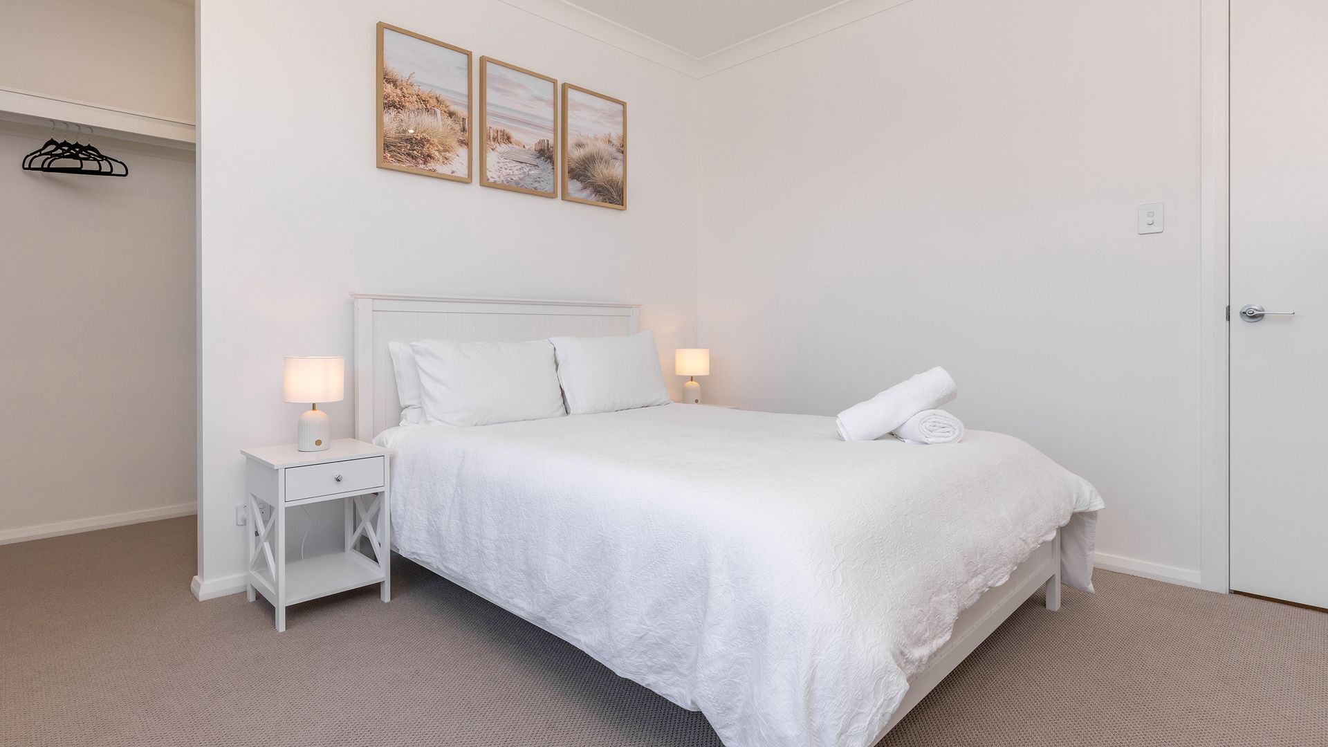4 bedrooms, iron/ironing board, internet, bed sheets