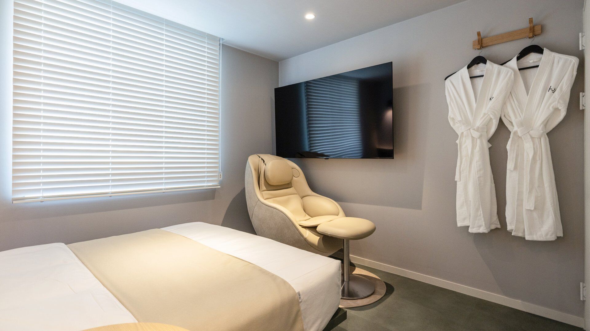 Deluxe Massage | WiFi (free)