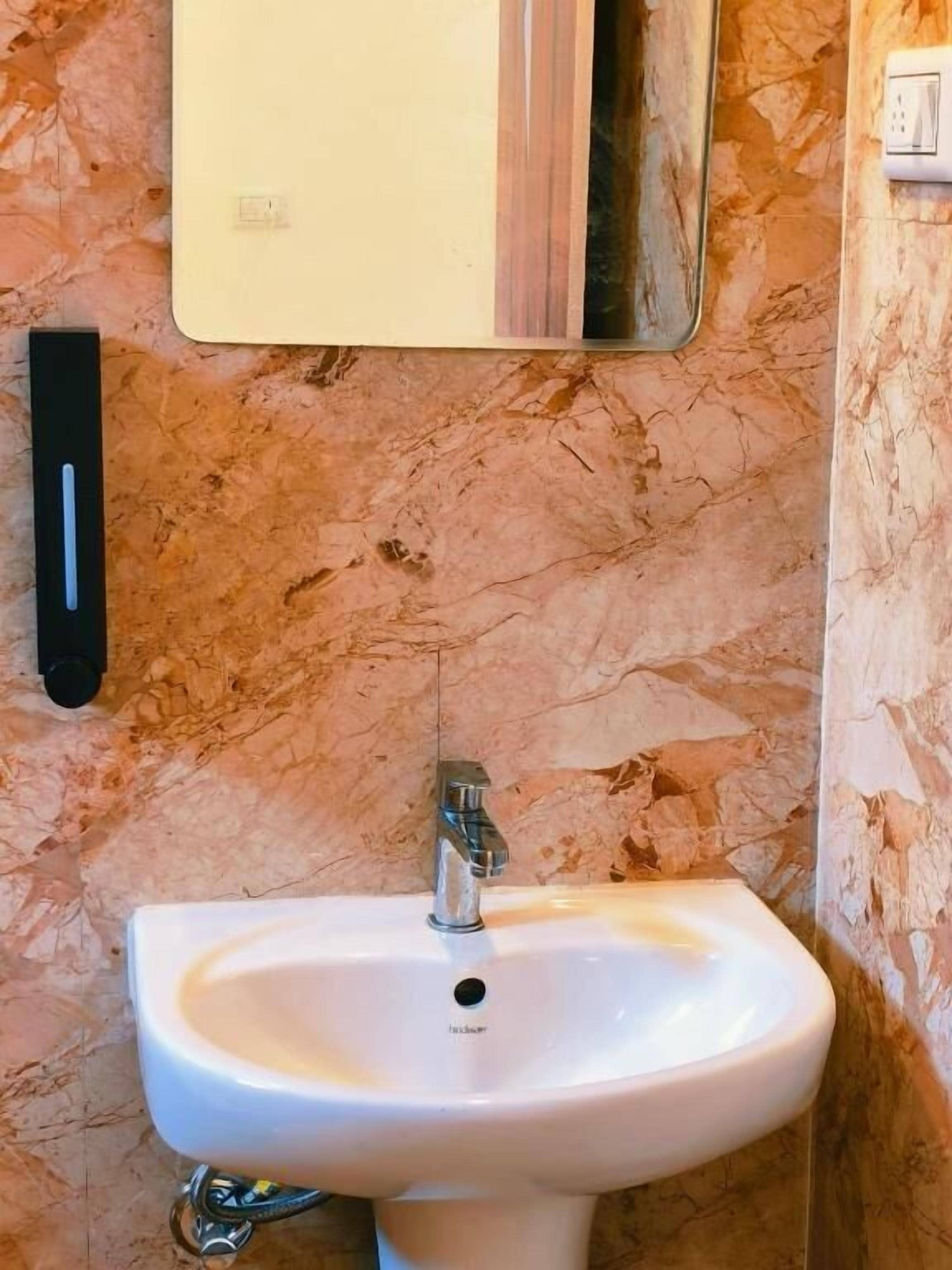 Dormitorio compartido | Baño | Jabón y papel de baño 