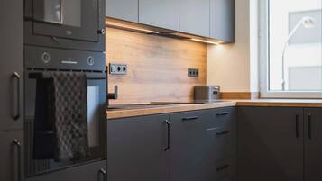 Coffee/tea maker, fridge, microwave, oven