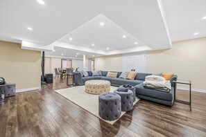 Unclassified image, 4 of 43, button - Luxury Golf Retreat Angus Glen 4BD Executive Home Gym + Sauna + Patio (Markham)