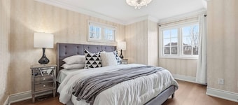 Luxury Golf Retreat Angus Glen 4BD Executive Home Gym + Sauna + Patio