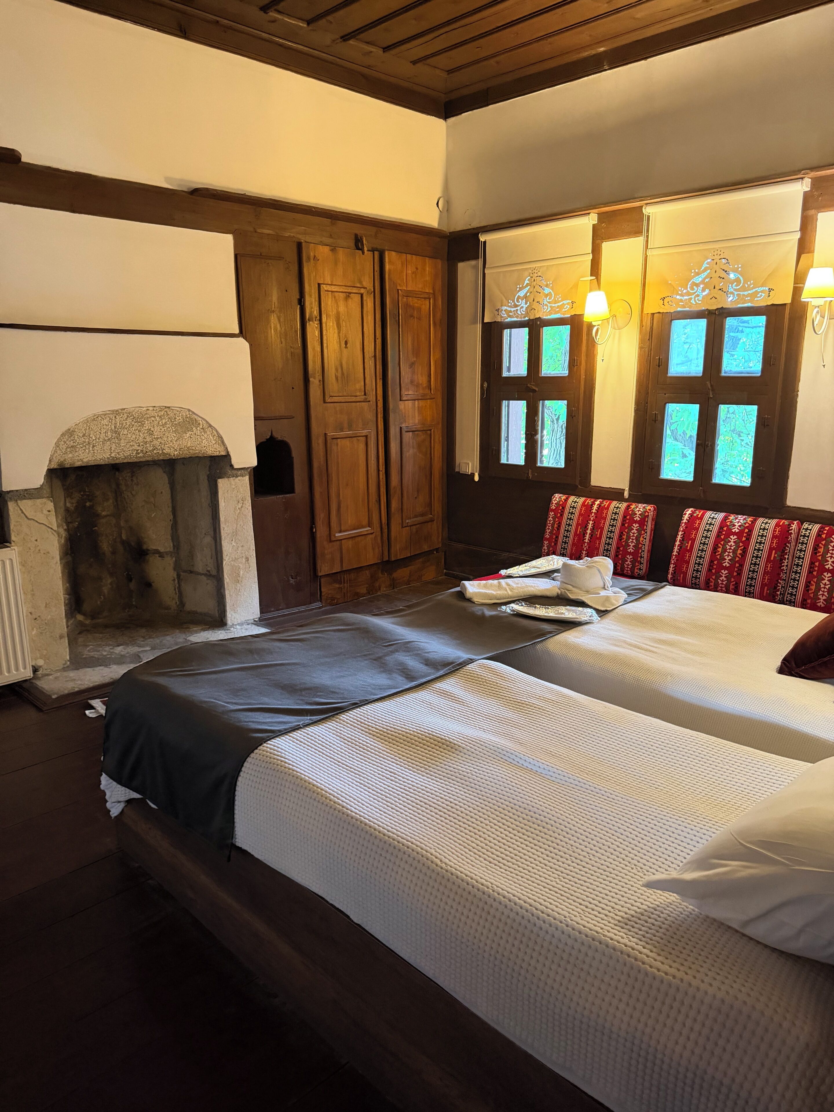 Standard Room | Laptop workspace, free WiFi