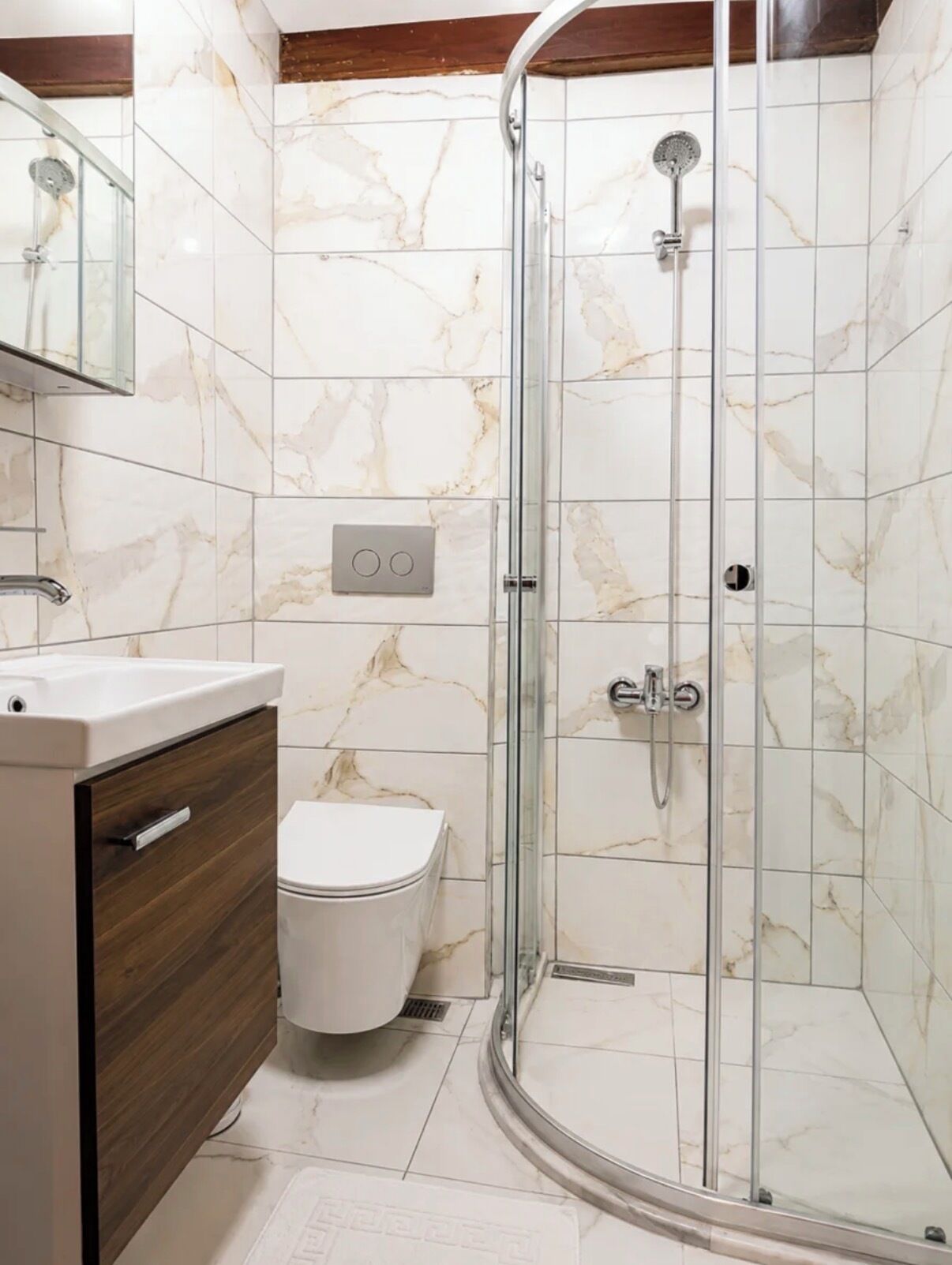 Quarto standard | Banheiro | Chuveiro, secador de cabelo, toalhas de banho, sabonete