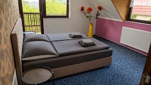 Apartment, 2 Bedrooms, Smoking, Balcony | Living room