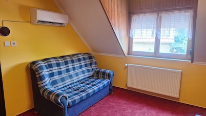 Spacious Holiday Apartment in Tiszafüred Near Lake Tisza