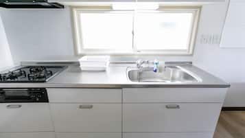 Fridge, microwave, stovetop, cookware/dishes/utensils