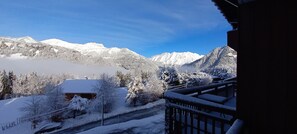 A snow-covered mountain landscape with a clear sky. - Studio with a stunning view of Notre-Dame-de-Bellecombe, the Alps, Mont Blanc, the Aravis, and the Beaufortain (Notre-Dame-de-Bellecombe)