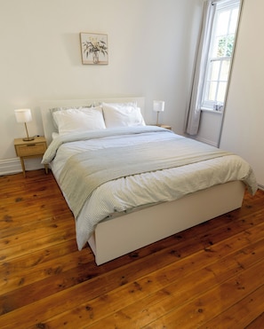 Bügeleisen/Bügelbrett, Reisekinderbett, kostenloses WLAN, Bettwäsche
