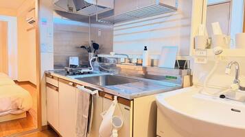 Fridge, microwave, stovetop, cookware/dishes/utensils