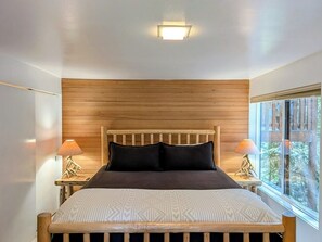 Room - The Nature Lodge: Secluded Cabin on 5 Acres (Government Camp)