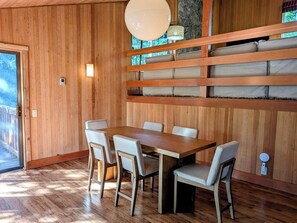 Dining - The Nature Lodge: Secluded Cabin on 5 Acres (Government Camp)
