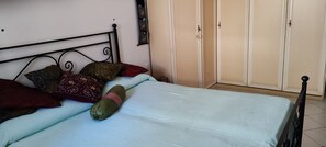 Ferros/tábuas de passar roupa, Wi-Fi, roupa de cama