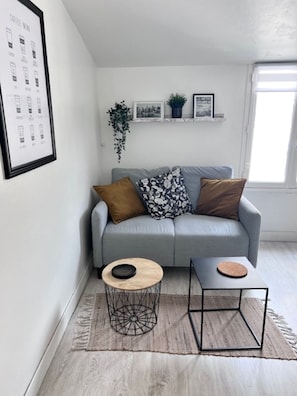 Living area - Vrbo Property (Chinon)