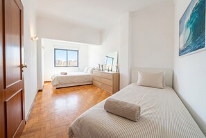 Room - Holiday Home 'Atlantic Garden Caparica' with Sea View, Private Terrace and Wi-Fi (Costa da Caparica)