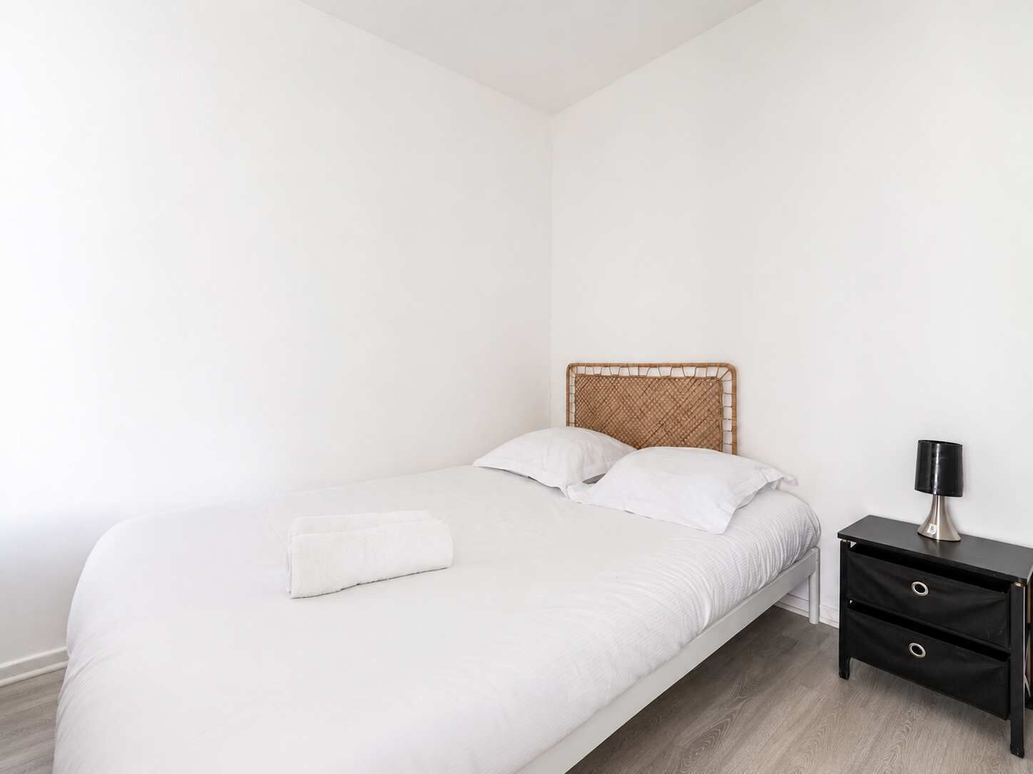 Iron/ironing board, travel crib, WiFi, bed sheets