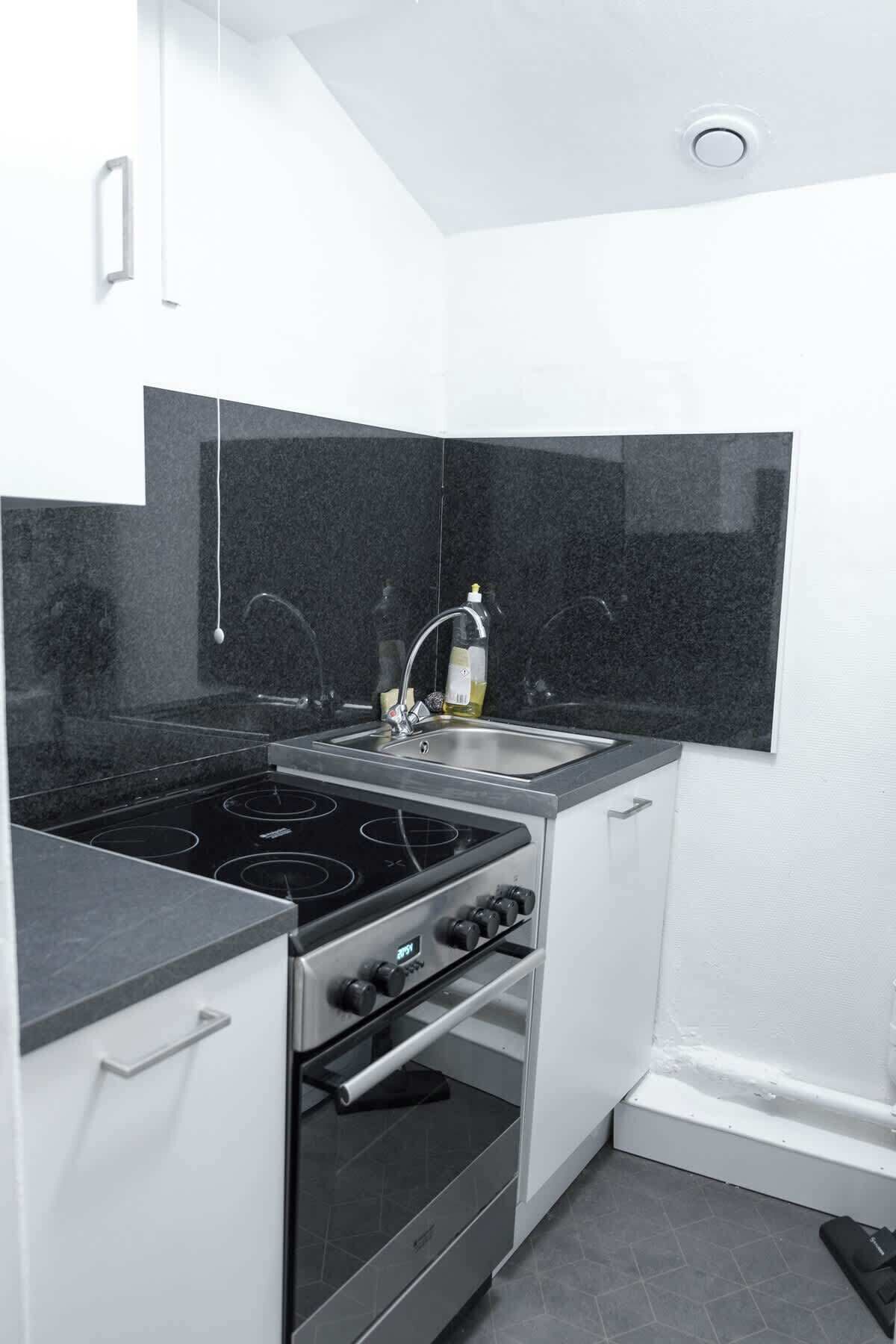 Kühlschrank, Mikrowelle, Ofen, Wasserkocher