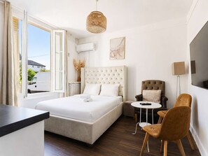 Iron/ironing board, WiFi, bed sheets