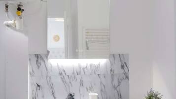 Een douche, een haardroger