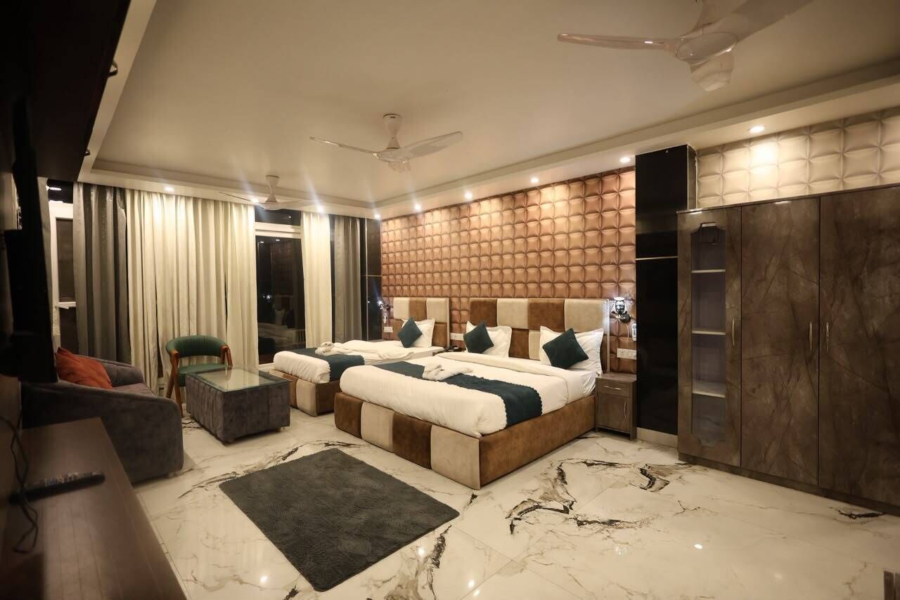 Kamar Deluks | Meja kerja dan Wi-Fi gratis