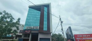 Exterior - Rajdhani Premium Hotel (Bhubaneshwar)