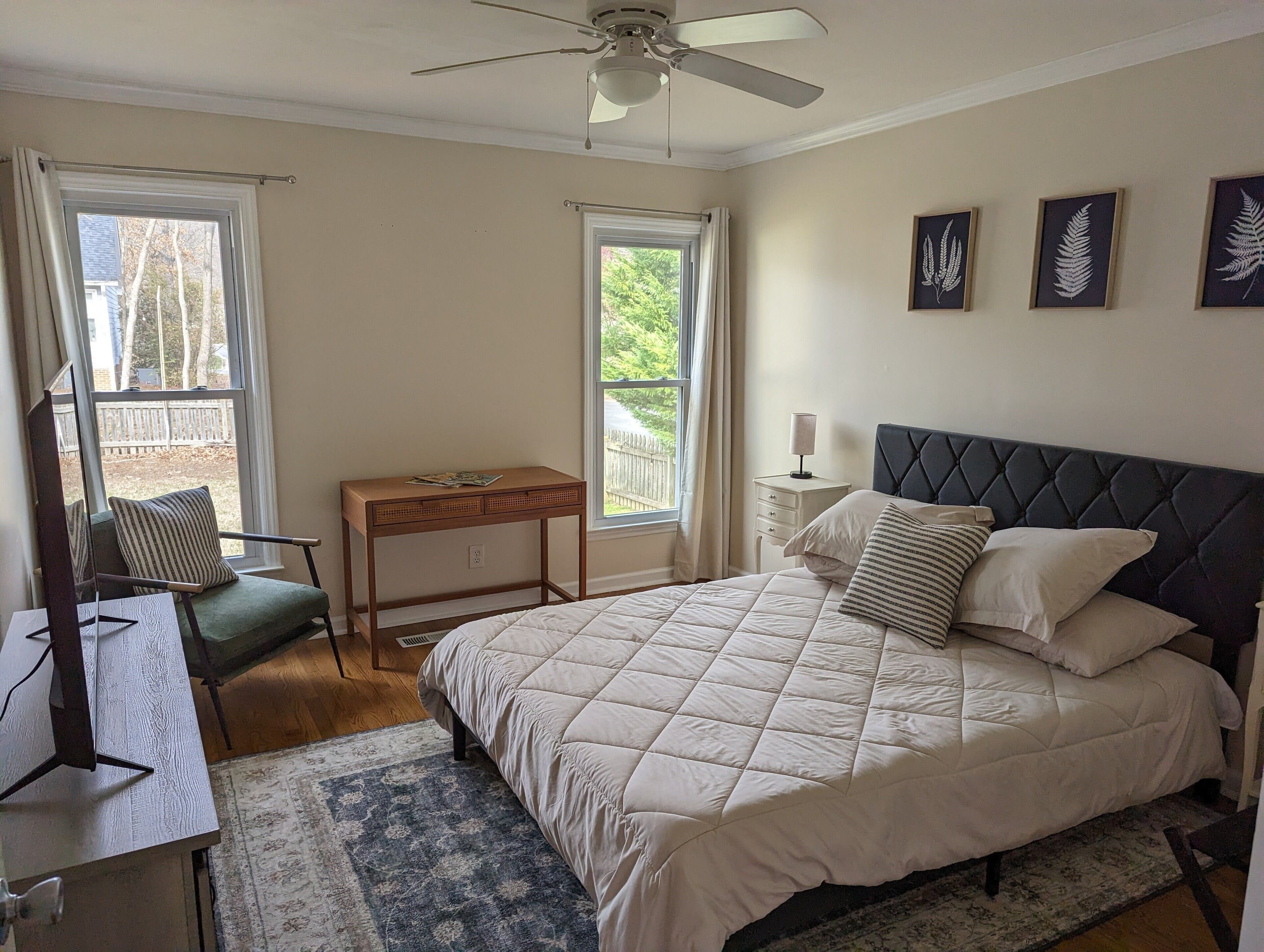 Iron/ironing board, WiFi, bed sheets
