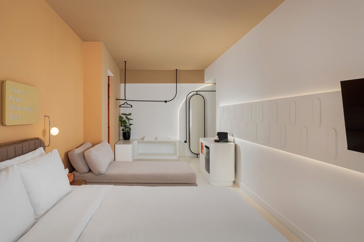 Zimmersafe, Schreibtisch, Verdunkelungsvorhänge, schallisolierte Zimmer
