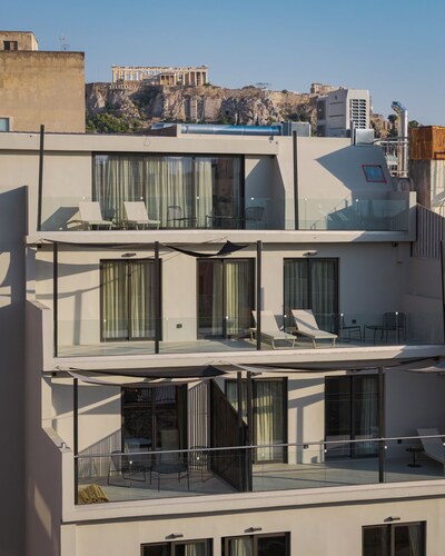 Noctilia Athens