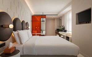 Zimmersafe, Schreibtisch, Verdunkelungsvorhänge, schallisolierte Zimmer