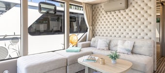 Houseboat 'Hafensuite in Templin Uckermark' with Lake View, Wi-Fi, and Air Conditioning