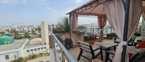 Apartment, 3 Bedrooms, Smoking, Balcony | Property grounds