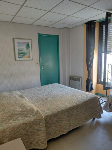 Guesthouse Room for 2 or 3 – Breakfast Included