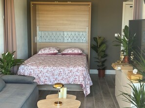 Room - 30-square-meter apartment ideally located on the waterfront (Fréjus)