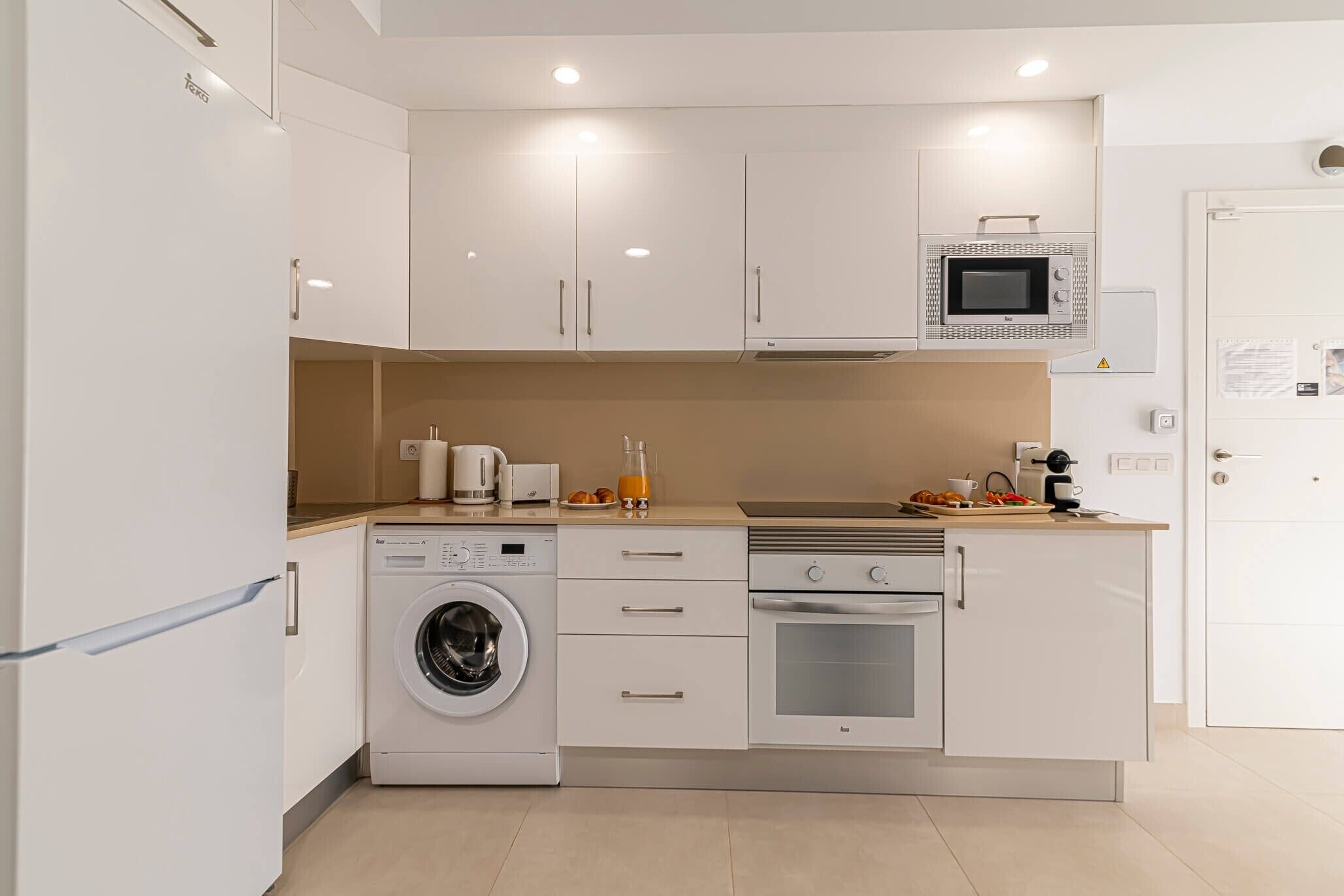 Coffee/tea maker, fridge, microwave, oven