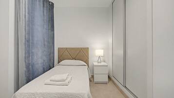 Iron/ironing board, WiFi, bed sheets