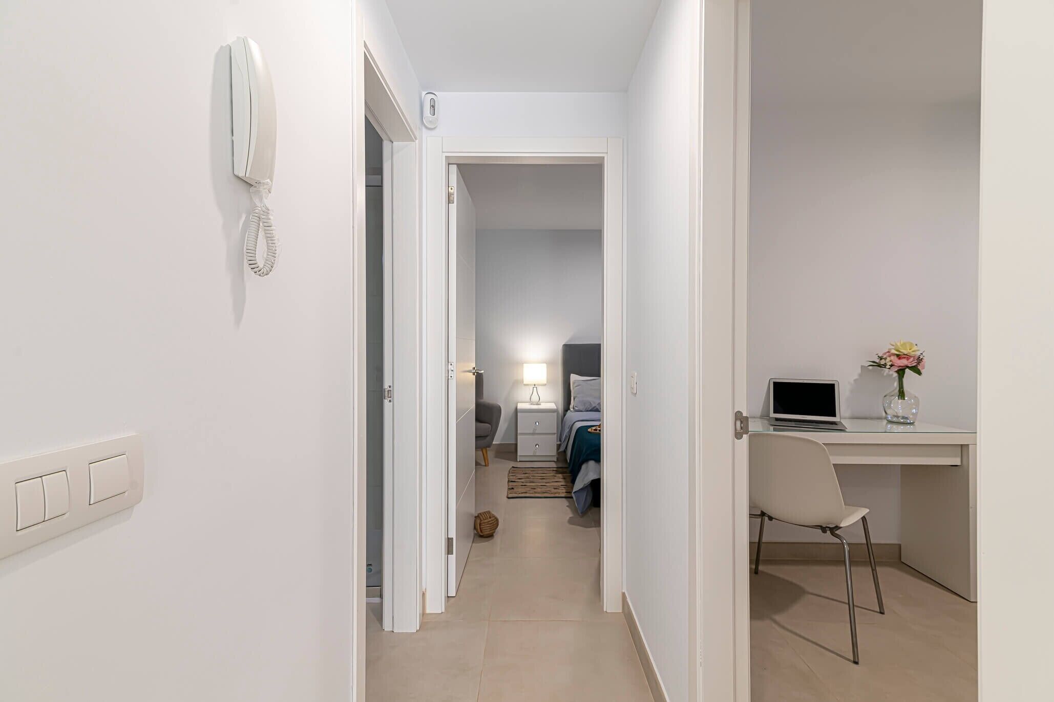 Iron/ironing board, WiFi, bed sheets