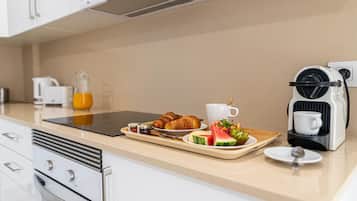 Coffee/tea maker, fridge, microwave, oven