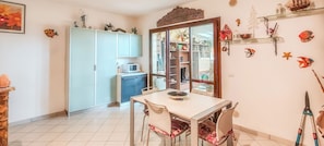 Apartment, Patio, Sea View | Bahagian dalam