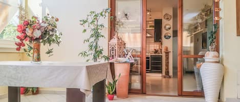 Lägenhet - uteplats - havsutsikt | Restaurang utomhus