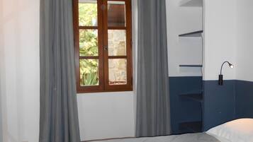 6 bedrooms, iron/ironing board, WiFi, bed sheets