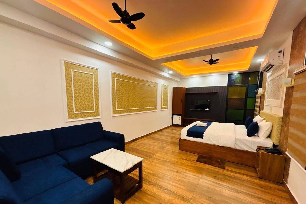 In-room safe, blackout curtains, free WiFi