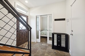 Unclassified image, 4 of 15, button - Charming oasis in the heart of walkable Montrose! (Houston)