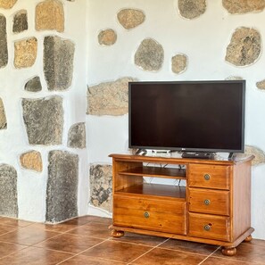 Interior - Casa Clarita: House with Mountain Views, Private Terrace, and Wi-Fi (Tindaya)