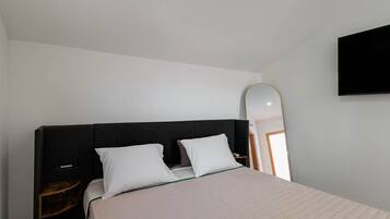 Iron/ironing board, WiFi, bed sheets