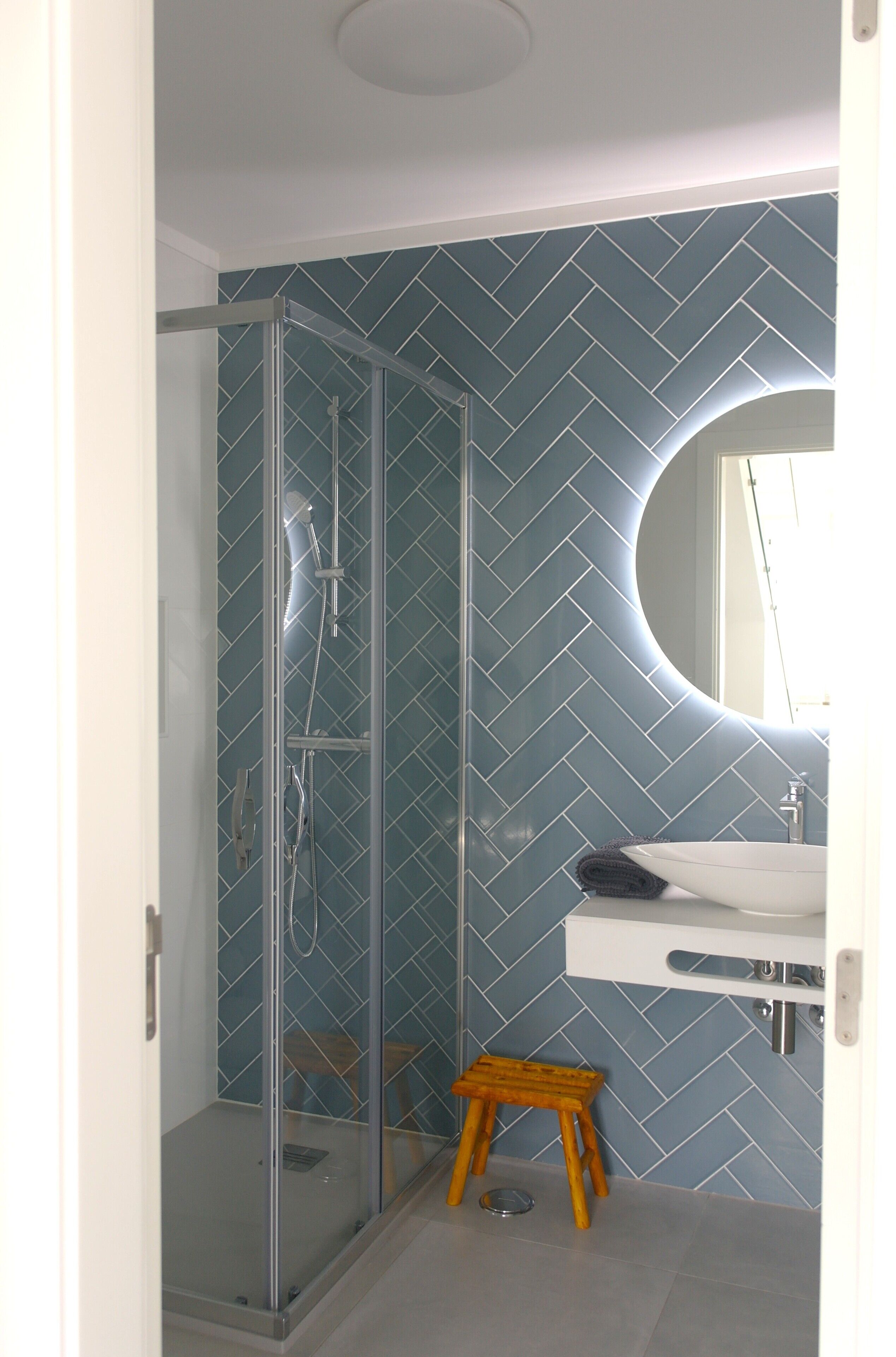 Douche, articles de toilette écologiques, sèche-cheveux