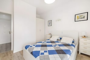 Iron/ironing board, WiFi, bed sheets - Apartment in Salou-with Sea View, Wi-Fi and Air Conditioning (Salou)